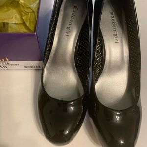 Black madden girl black patent size 10 shoes about 2 1/2 inch heel